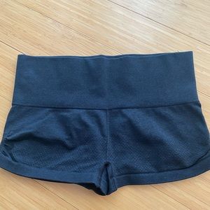 Lululemon shortie shorts